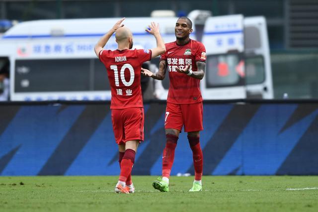 开云官网-【中超】卡兰加双响石柯染红 河南4比1掀翻十人泰山